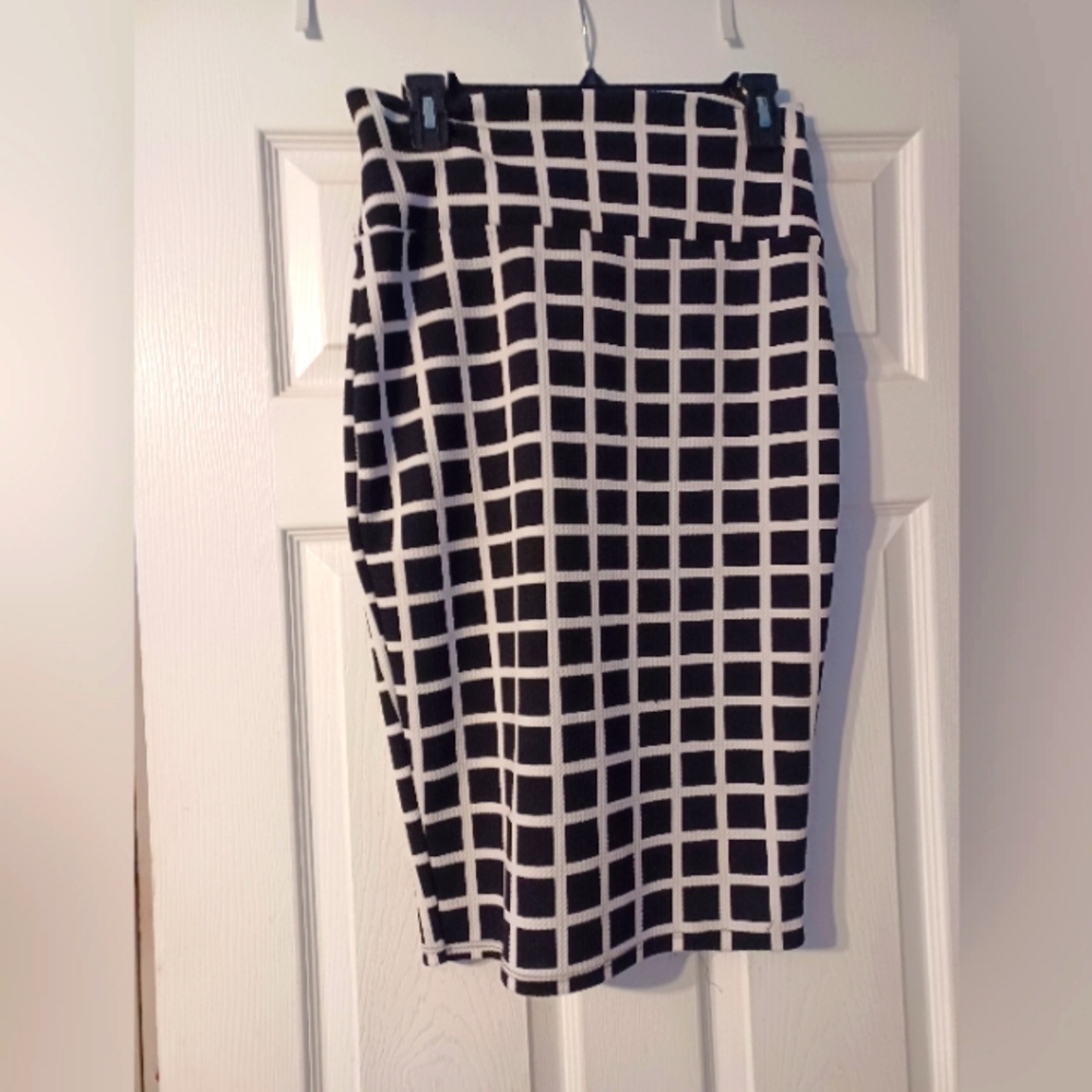 Black pencil skirt LARGE
